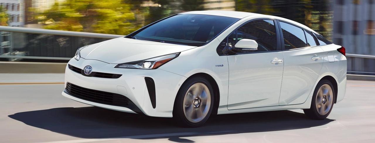 Fehér Toyota Prius